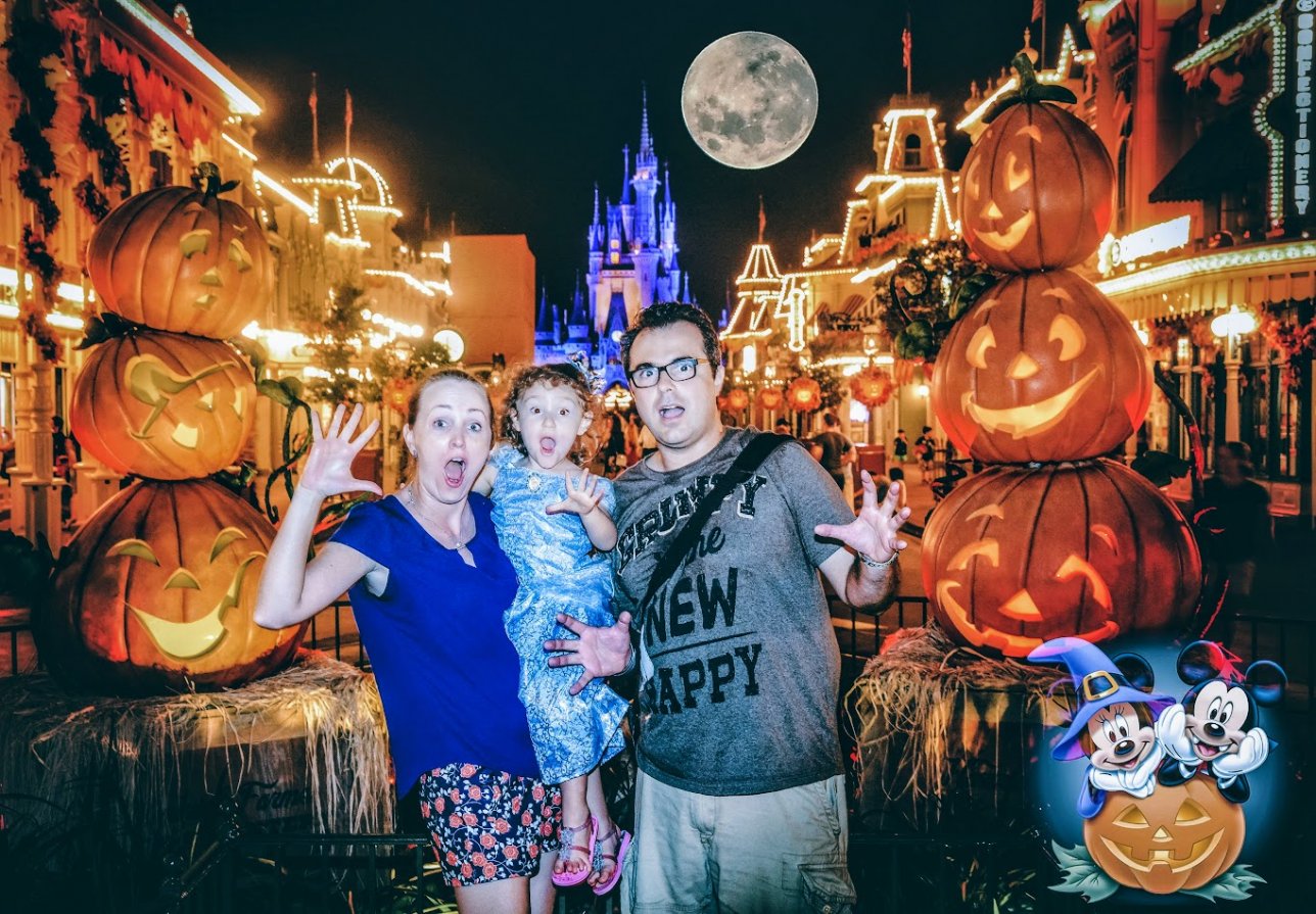 Fim de noite com temática de Halloween no parque Magic Kingdom